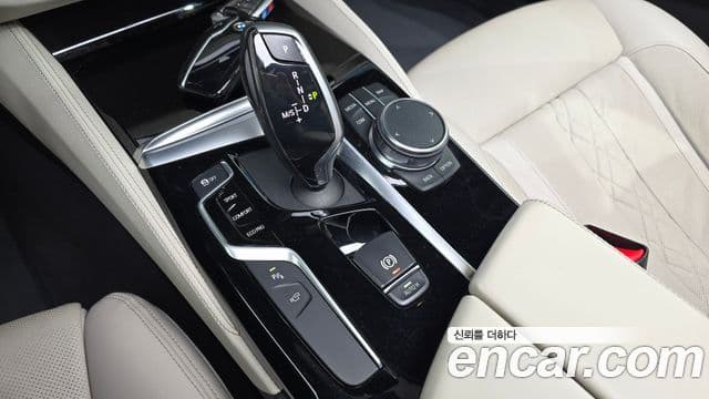BMW 5 Series 2019 — фото 9 из 20
