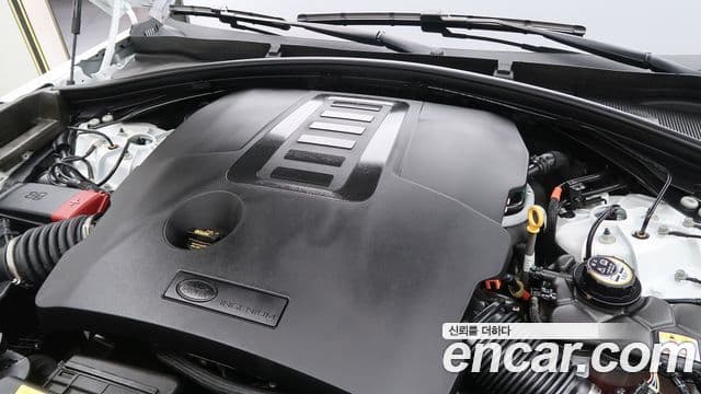 Land Rover Range Rover Velar 2024 — Photo 14/20