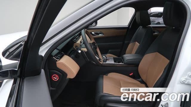 Land Rover Range Rover Velar 2024 — Photo 16/20