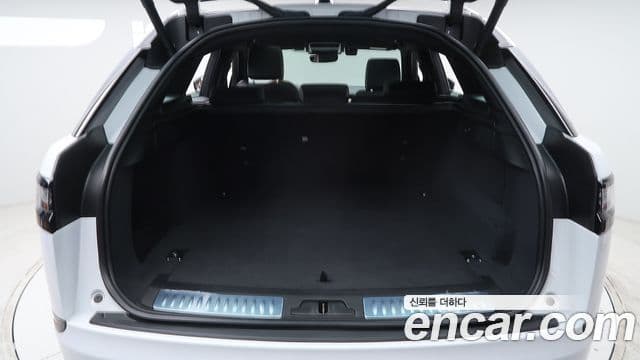 Land Rover Range Rover Velar 2024 — Photo 5/20