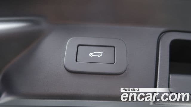 Land Rover Range Rover Velar 2024 — Photo 7/20