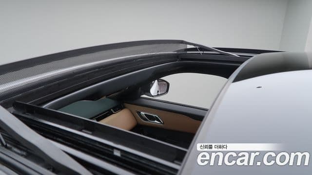 Land Rover Range Rover Velar 2024 — Photo 11/20