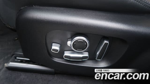 Land Rover Range Rover Velar 2024 — Photo 4/20