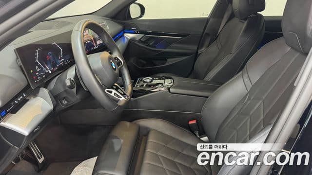 BMW 5 Series 2024 — ფოტო 8/20