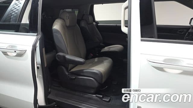 Kia Carnival 2025 — фото 12 из 20