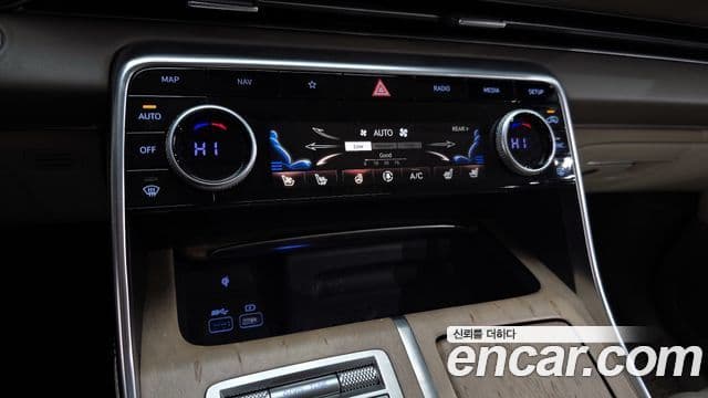 Genesis GV80 2020 — ფოტო 17/20