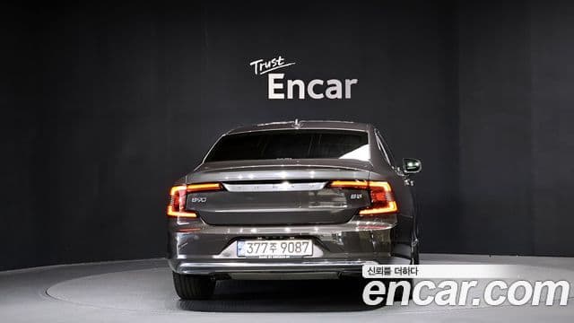 Volvo S90 2021 — Photo 18/20