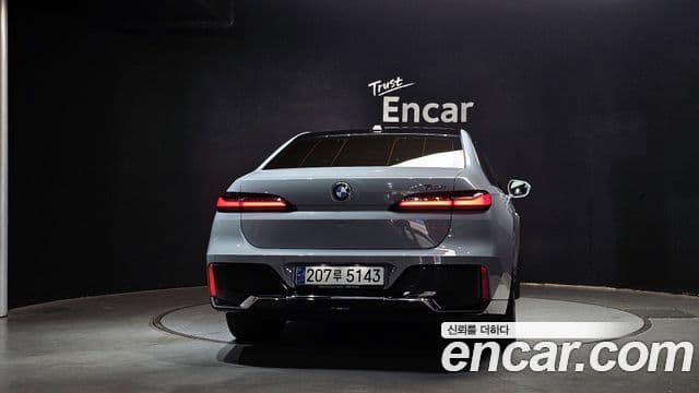 BMW 7 Series 2023 — ფოტო 4/20