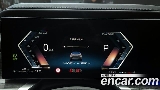 BMW 7 Series 2023 — ფოტო 8/20