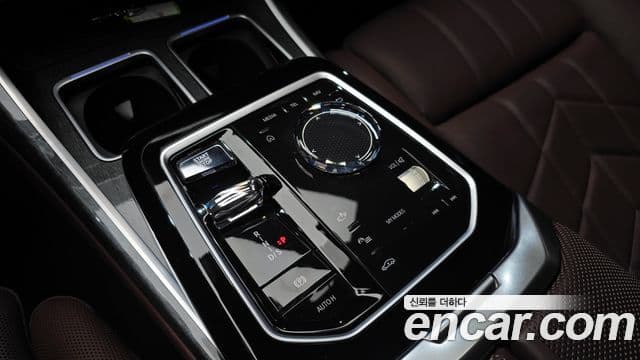 BMW 7 Series 2023 — ფოტო 9/20