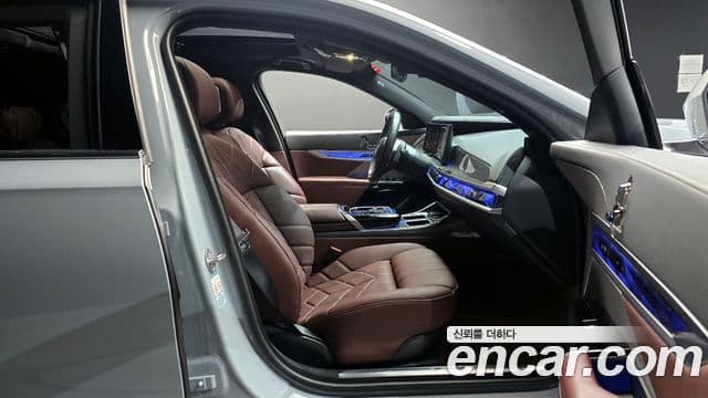 BMW 7 Series 2023 — ფოტო 10/20