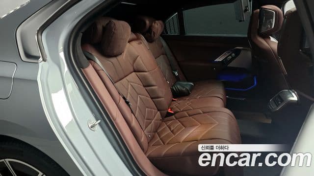 BMW 7 Series 2023 — ფოტო 12/20