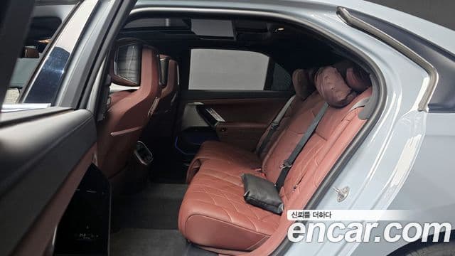 BMW 7 Series 2023 — ფოტო 13/20