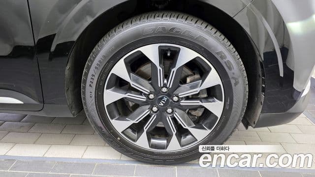 Kia Carnival 2021 — фото 5 из 20