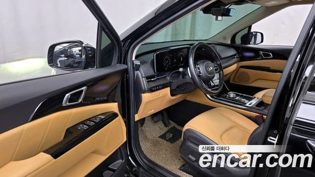 Kia Carnival 2021 — фото 10 из 20