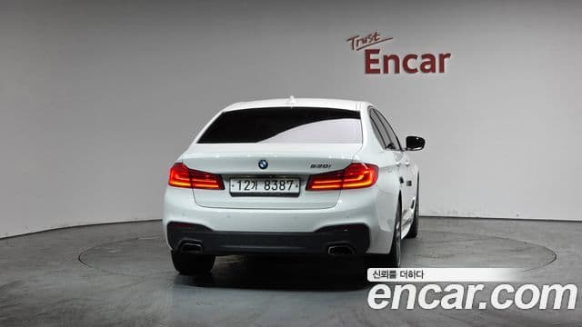 BMW 5 Series 2018 — ფოტო 4/20