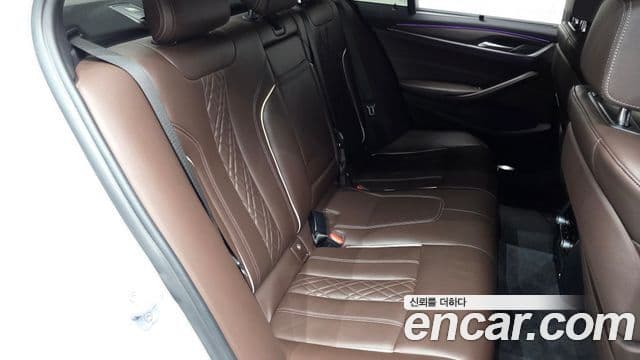 BMW 5 Series 2018 — ფოტო 12/20