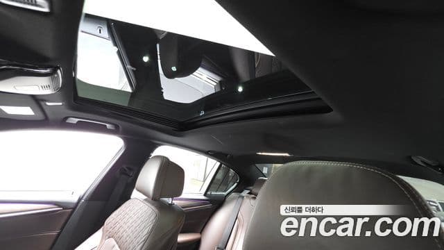 BMW 5 Series 2018 — ფოტო 19/20