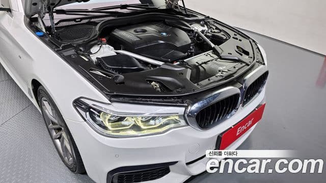 BMW 5 Series 2018 — ფოტო 6/20