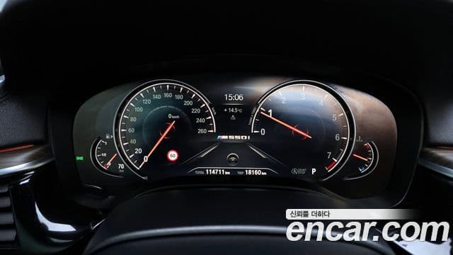 BMW 5 Series 2018 — ფოტო 8/20