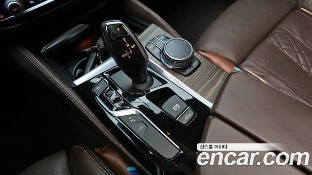 BMW 5 Series 2018 — ფოტო 9/20