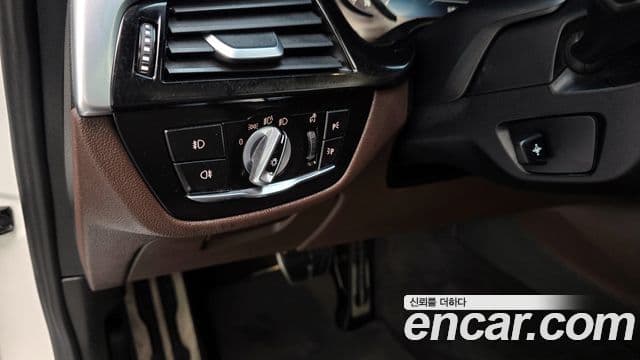 BMW 5 Series 2018 — ფოტო 13/20
