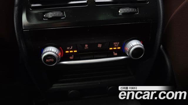 BMW 5 Series 2018 — ფოტო 17/20