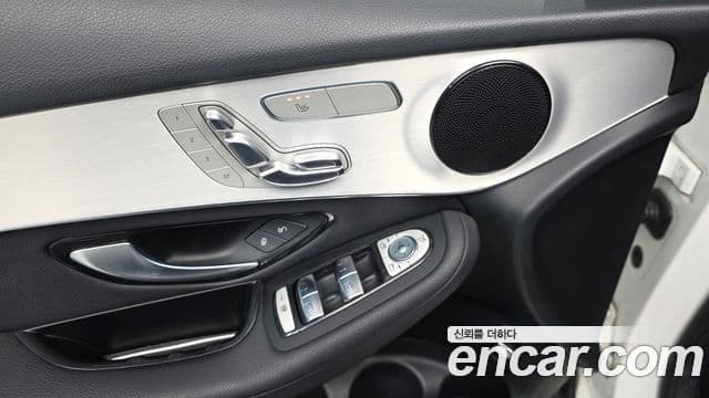 Mercedes-Benz GLC-Class 2018 — Şəkil 17/20
