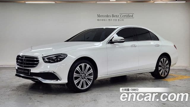 Mercedes-Benz E-Class 2023 — Photo 10/20