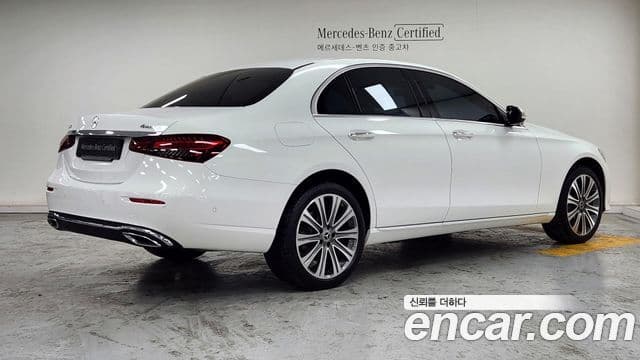 Mercedes-Benz E-Class 2023 — Photo 18/20