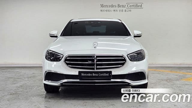 Mercedes-Benz E-Class 2023 — Photo 3/20