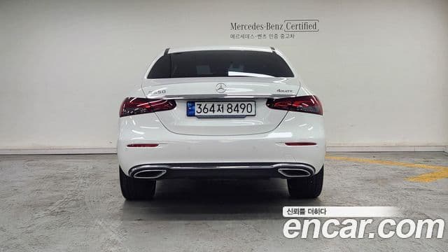 Mercedes-Benz E-Class 2023 — Photo 13/20