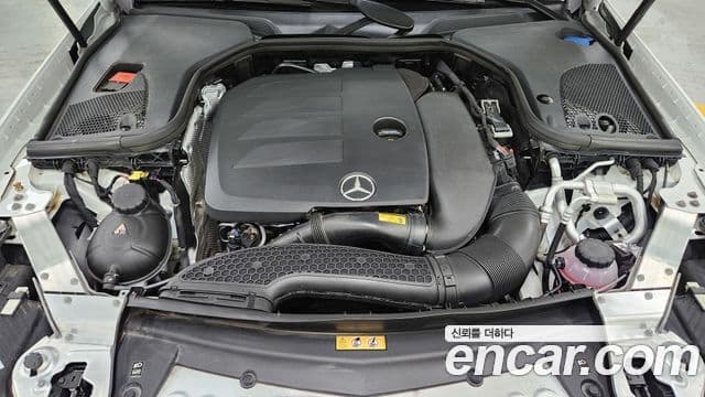 Mercedes-Benz E-Class 2023 — Photo 11/20