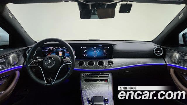 Mercedes-Benz E-Class 2023 — Photo 1/20