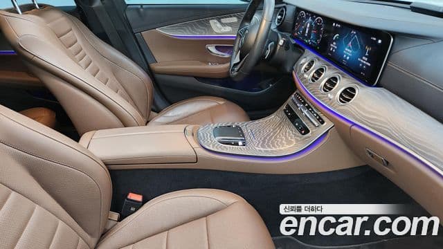 Mercedes-Benz E-Class 2023 — Photo 20/20
