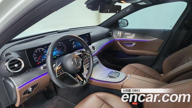 Mercedes-Benz E-Class 2023 — Photo 8/20