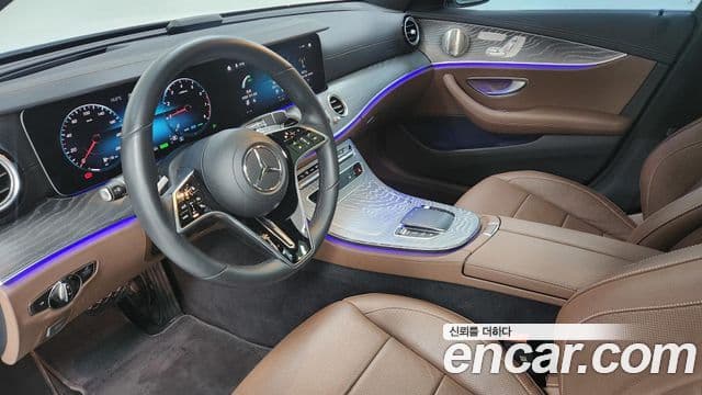 Mercedes-Benz E-Class 2023 — Photo 16/20