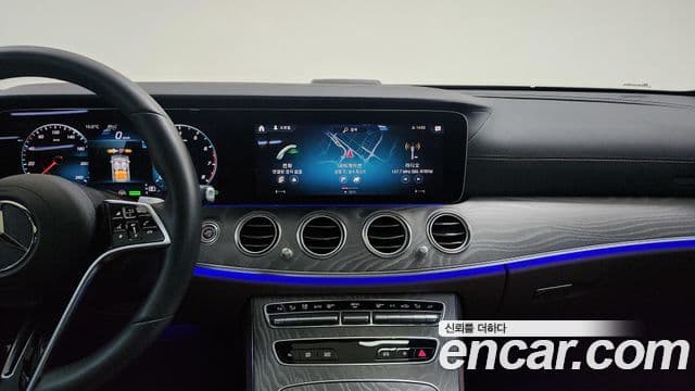 Mercedes-Benz E-Class 2023 — Photo 19/20