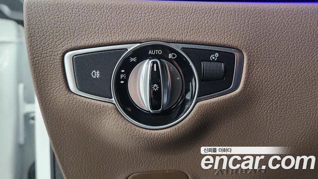 Mercedes-Benz E-Class 2023 — Photo 6/20