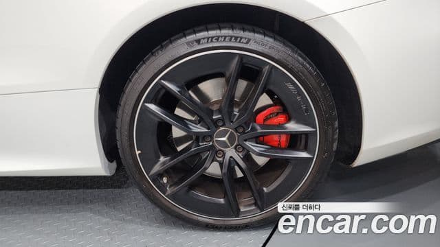Mercedes-Benz E-Class 2023 — ფოტო 5/20