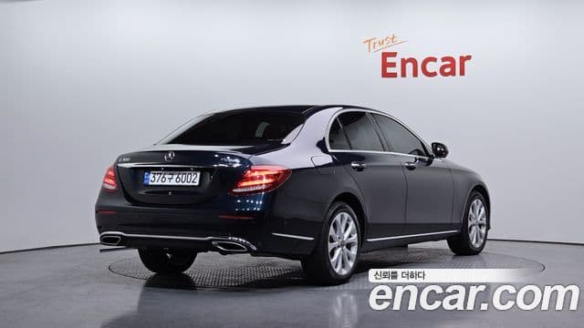 Mercedes-Benz E-Class 2018 — ფოტო 2/20