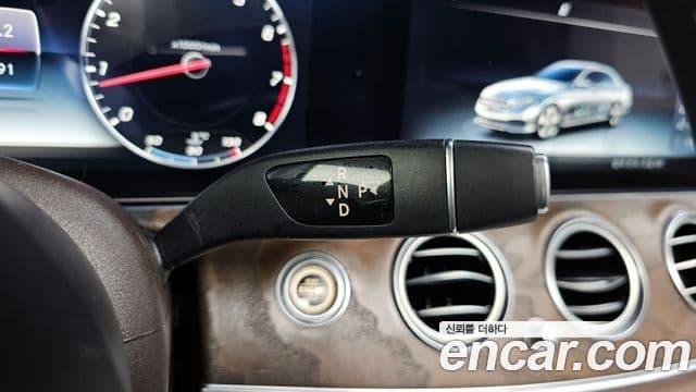 Mercedes-Benz E-Class 2018 — Şəkil 9/20