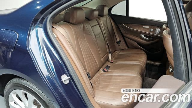 Mercedes-Benz E-Class 2018 — Şəkil 12/20