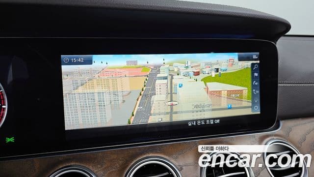 Mercedes-Benz E-Class 2018 — ფოტო 14/20