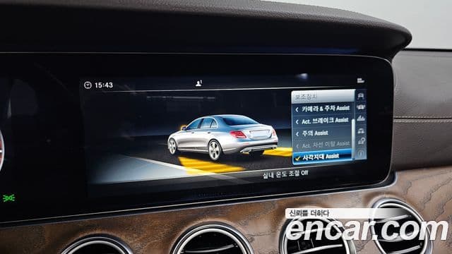Mercedes-Benz E-Class 2018 — ფოტო 16/20