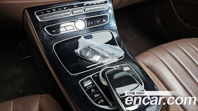 Mercedes-Benz E-Class 2018 — Şəkil 17/20