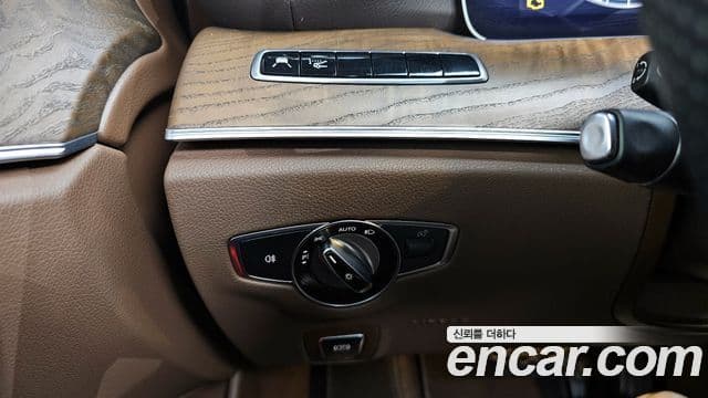Mercedes-Benz E-Class 2018 — Şəkil 19/20