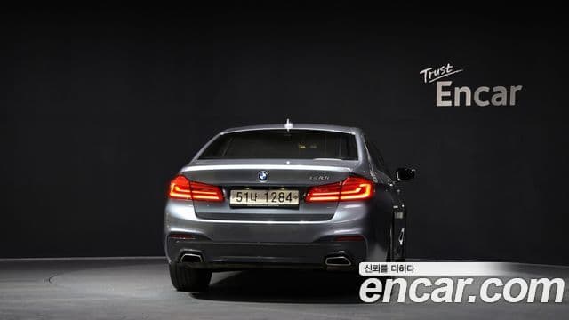 BMW 5 Series 2018 — Фото 4/20