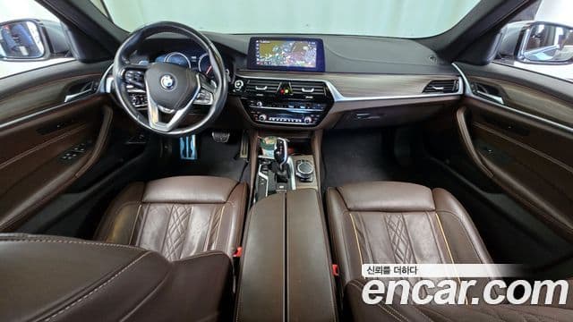 BMW 5 Series 2018 — Фото 7/20