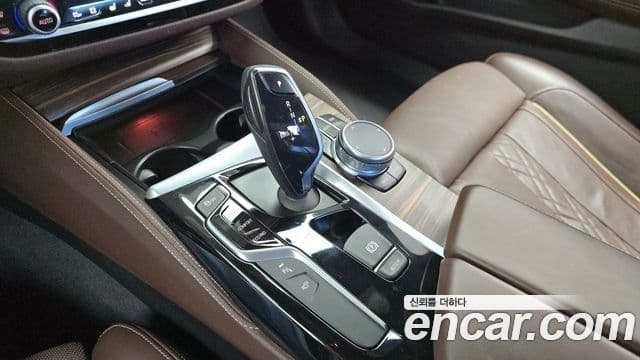 BMW 5 Series 2018 — Фото 9/20